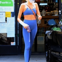 Kaia Gerber looking sexy in tight leggings in paparazzi pics 53.jpg