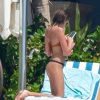 Kaia Gerber sexy in various bikinis and swimsuits in paparazzi pictures 05.jpg