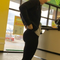 Thick booty girl shopping at Dollar Tree in leggings Thick Dollar Tree ass