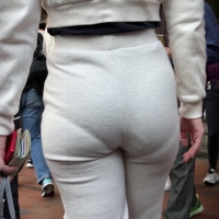 Candid slim Asian girl with some deep vpl in tight white sweats 新增專案.mp4-2024-04-27-09h14m56s612.jpg