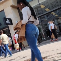 Ebony ass in jeans