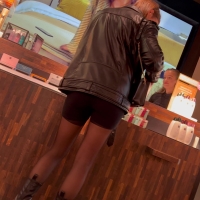 Candid hottie in spandex shorts and panty hose at the mall Kyy~itchy.mp4-2024-05-01-15h21m52s621.jpg