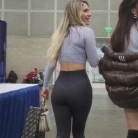 Hot candid athletic expo blonde babe with a sexy pear shaped ass in leggings OG27 Showtime.mp4-2024-05-01-16h59m31s729.jpg