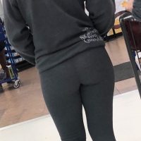 Cute Walmart teen with a great ass in leggings Cute Walmart teen in leggings