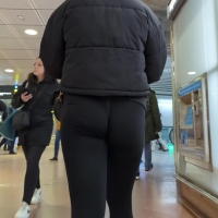 Candid brunette babe with a sexy hungry ass eating her leggings YouCut_20230504_212421270.mp4-2024-05-04-09h15m25s736.jpg