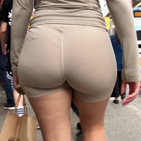 Candid sexy big booty chick in China in spandex shorts jiggling down the street 新增專案(18).mp4-2024-05-05-12h22m48s698.jpg