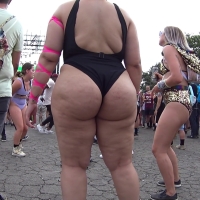 Candid extra thick raver with a huge ass bouncing as she dances in a black thong swimsuit (part 1) RC_119.mp4-2024-05-05-13h27m57s627.jpg