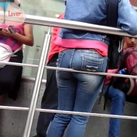 Pretty Latina in jeans