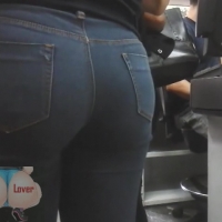 Latina milf booty up close