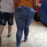 Monster booty in jeans