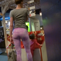 Sexy milf in pink leggings