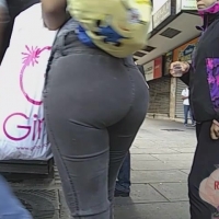 Round booty Latina