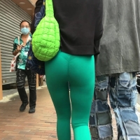 Candid Asian girl with a skinny tight ass in green leggings 新增專案(4).mp4-2023-05-07-08h23m21s968.jpg