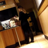 Cute candid girl at Starbucks in tight black leggings dontkillmyvibe.mp4-2023-05-07-13h18m48s384.jpg