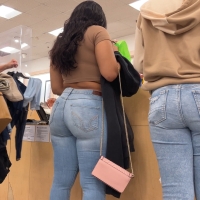 Cute ebony with thick booty