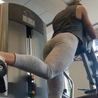 Grey leggings booty at the gym (version 2)