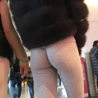 Candid skinny mall babe with a tight little ass eating her grey leggings Extreme wedge mall follow 4k.mp4-2023-05-10-16h52m25s547.jpg