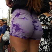 Candid sexy Latina babe with a great ass in purple biker shorts deep purple.mp4-2024-05-11-11h28m20s720.jpg