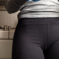 Sexy babe Amanda in black leggings