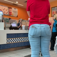 Thick black booty in jeans