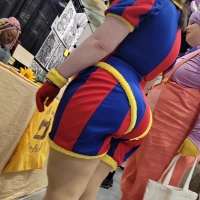 Candid cosplay chick with a phat ass in a jester costume TOC2.TheThighGuy54.mp4-2024-05-12-11h35m36s659.jpg