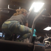 Fat booty at the gym