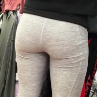 Candid ebony lady with a nice ass in grey leggings Fit Gray Gap.mp4-2023-05-14-15h13m50s452.jpg