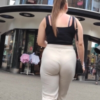 Sexy candid PAWG with vpl in tight pants SweatPAWG.MP4-2023-05-14-17h19m37s667.jpg