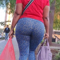 Candid big booty Morena chick with a jiggly ass in hypnotizing leggings Burbujas Veteranas.mp4-2024-05-14-16h34m50s240.jpg