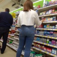 Big booty redhead shopping in tight jeans Big booty redhead in jeans