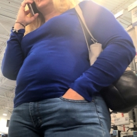 Thick gilf buying electronics in jeans Thick gilf in jeans