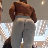 Fit girlfriend (vertical)
