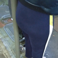 Candid busty ebony girl at the bus stop with a bar between her ass BUSTY EBONY.mp4-2023-05-20-06h44m53s570.jpg