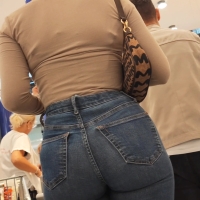 Hot ass candid blonde girl with a big booty in tight jeans and boots at the mall Shopping.mp4-2023-05-20-08h40m50s826.jpg