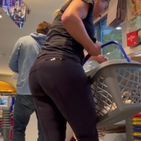 Sexy candid blonde milf with a nice ass in pocketed leggings MILF4ride.MP4-2023-05-21-06h57m41s996.jpg