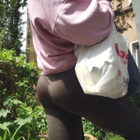 Following a sexy candid girl home in leggings with a big round booty steveoban_beingadick.mp4-2023-05-21-07h20m00s900.jpg