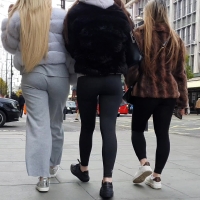 Trio of sexy candid girls with nice asses in leggings and tight sweats OXF ST TRIO 4K..mp4-2023-05-21-09h23m40s466.jpg