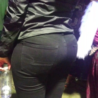 Candid concert chick with a phat ass in tight black jeans dancing CABJ 33.mp4-2023-05-21-15h12m38s374.jpg