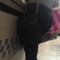 Nice ass at the mall in leggings