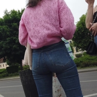 Candid brunette cutie has a sweet ass in skin tight jeans while out with friends steveoban_jeans _bubble_cutie.mp4-2023-05-27-12h03m05s770.jpg