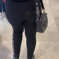 Candid mall Arab babe with a nice ass in black leggings IMG.mp4-2023-05-29-15h57m32s278.jpg