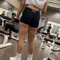 Candid sexy athletic babe working out her ass in spandex shorts at the gym Big Ass Gym Girl.mp4-2023-05-30-19h15m52s981.jpg