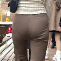 Candid slim Asian girl with vpl in tight flared leggings 新增專案(7).mp4-2024-06-01-08h29m25s194.jpg