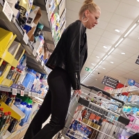 Skinny candid blonde milf with a nice booty in leggings shopping InShot_20240409_163540676.mp4-2024-06-02-09h59m12s510.jpg