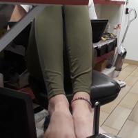 Sexy candid coworker barefoot at work gets her feet recorded daisy676 - Relaxing her pretty barefeet - 0003videocapture-20230601-060324.jpg