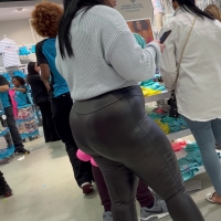 Candid thick babe with a phat ass in wetlook leggings shopping DCIM_6999_4K_H264.mp4-2024-06-08-11h09m23s093.jpg