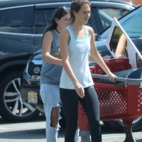 College babe leaving Target in tight leggings College babe in leggings at Target