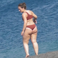 Candid thick white girl with a big booty in a bikini at the beach c2 tcz.mp4-2023-06-12-17h03m03s600.jpg