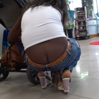 Ebony ass crack