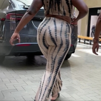 Candid thick ebony babe with a jiggly Jello big booty in leggings B-G 2023-09-04 15.28.12.mov-2024-06-15-15h00m18s001.jpg